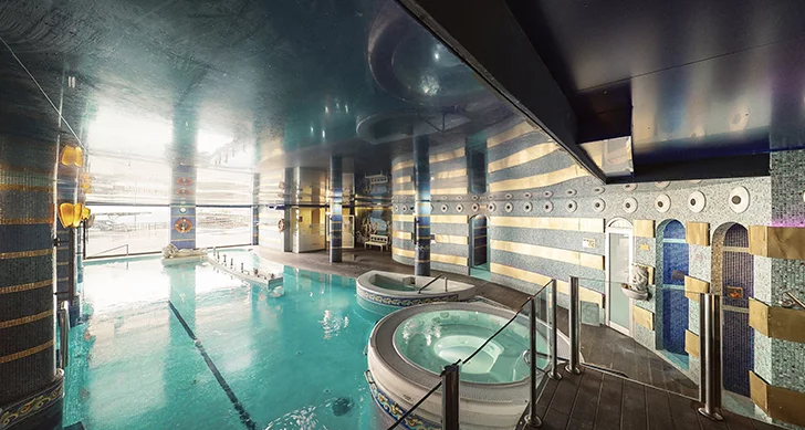 Hydrotherapy circuit and water area